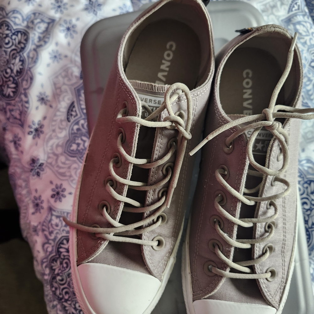 Converse Low Top Sneakers in Light Taupe